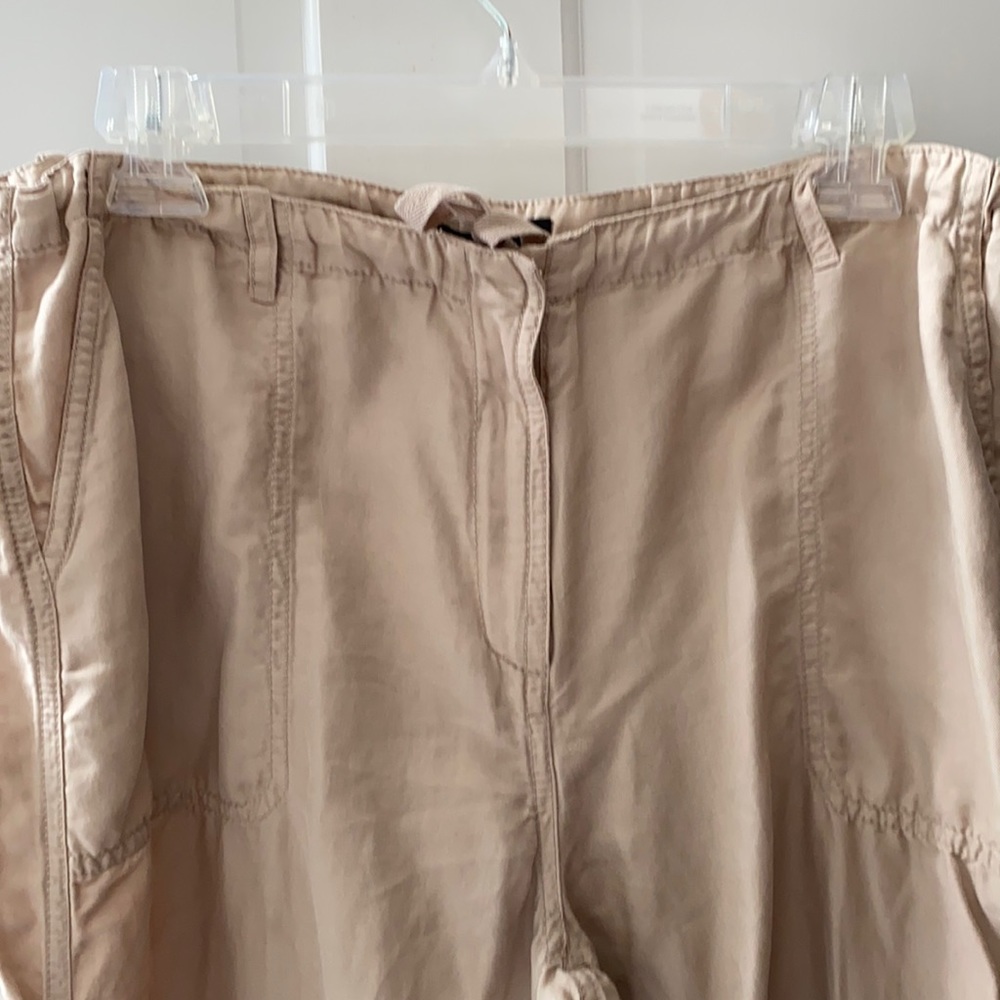 Tahari silk blend pants. 70% cotton 30% silk. Recently Dry-cleaned —perfect!
